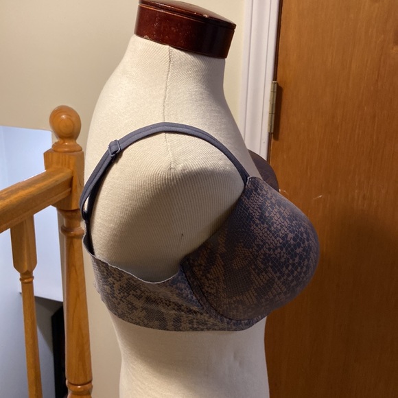 Victoria’s Secret Underwire Lined Perfect Coverage Bra - Picture 5 of 8